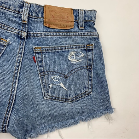 Levi’s Distressed Denim Cut Off Shorts Mens 30 Women’s 4/6 - Picture 9 of 11